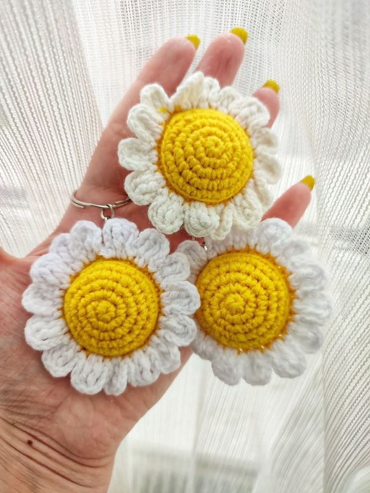 Crochet Daisy Keychain | Handmade Crochet Keychain