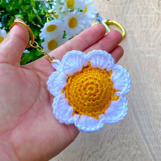 Handmade Crochet Daisy Keychain | 4 inchi size | Good Quality Yarn prodcut