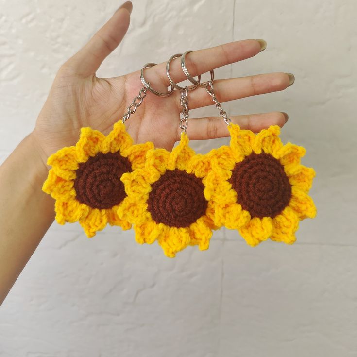 Crochet Sunflower Keychain | No fix pattern | 3.5-4.5 inches Size